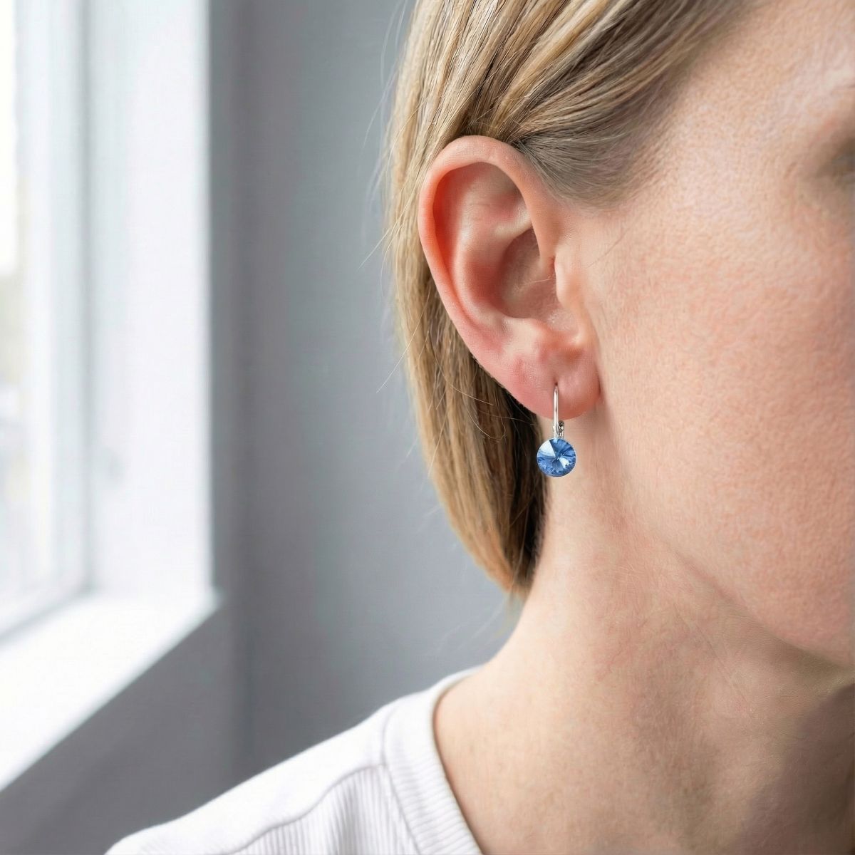 Argent boucles d'oreilles dormeuse rond rivoli 6mm light sapphire ag925