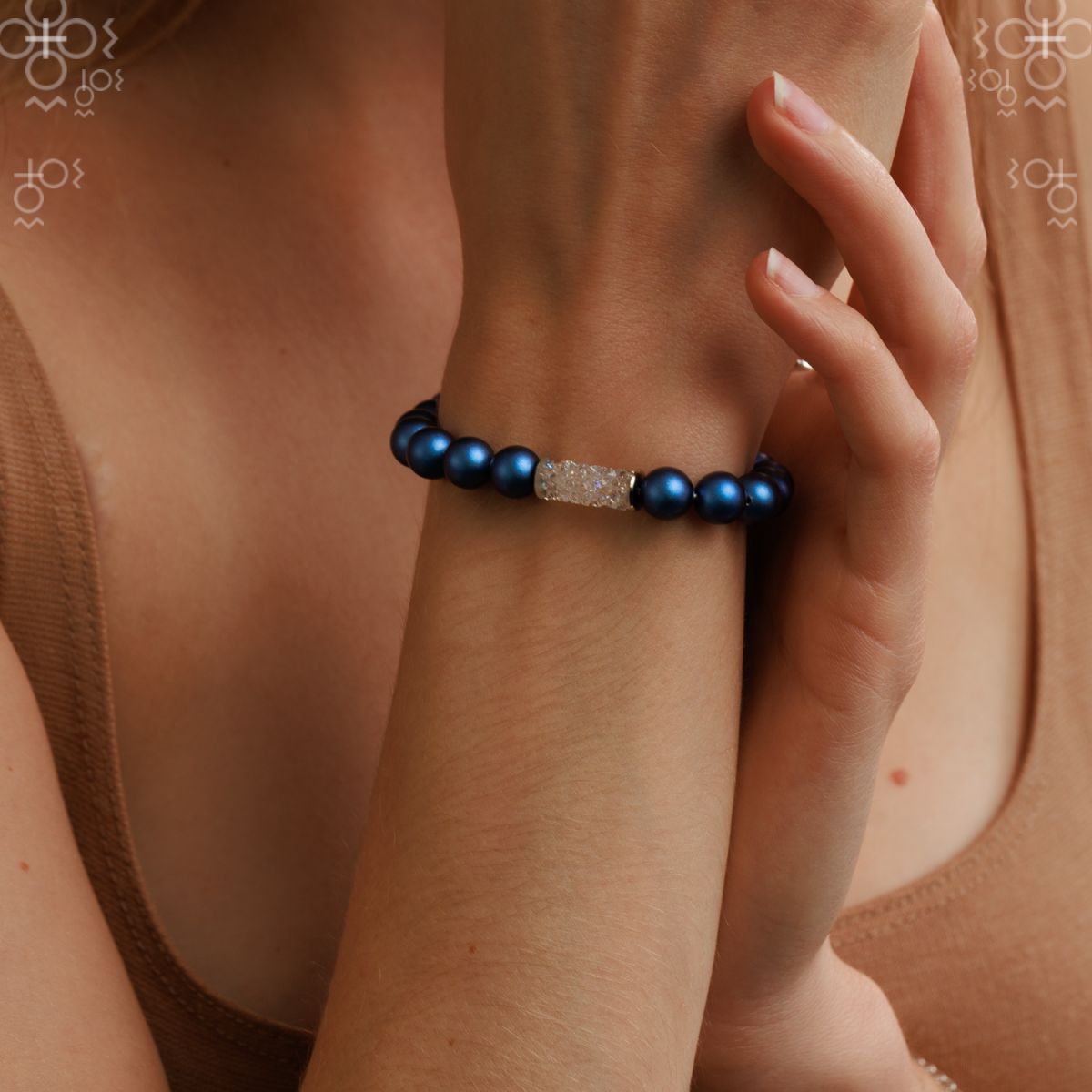 Náramek natahovací s perlami Dark Blue SWAROVSKI Náramek natahovací s perlami Dark Blue SWAROVSKI